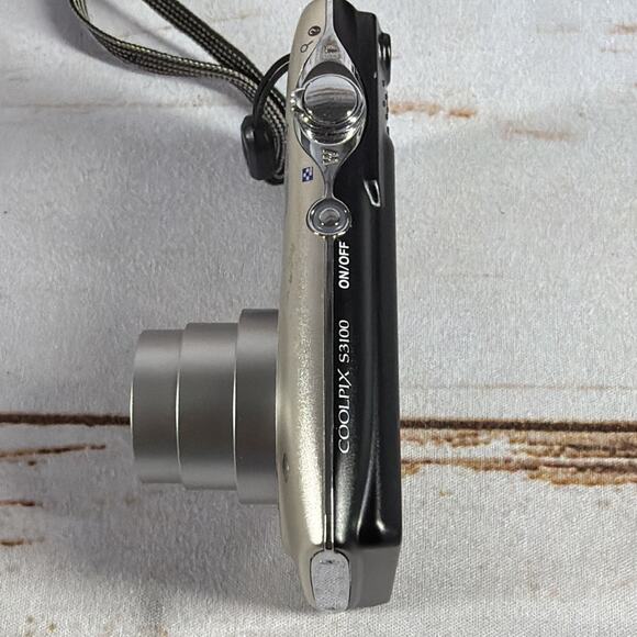 Nikon COOLPIX S3100 14MP Digital Camera – Gold – Tested – Charger & Battery - Picture 4 of 7